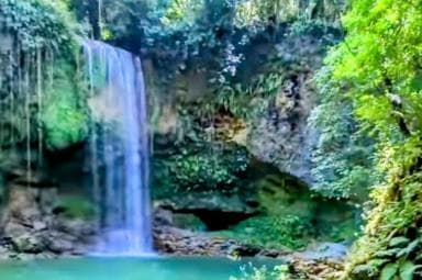 Private:Amber Cove: Zipline, Waterfalls, and Lunch Tour