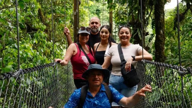 La Fortuna: Hanging Bridges and Zip Line Tour with Lunch
