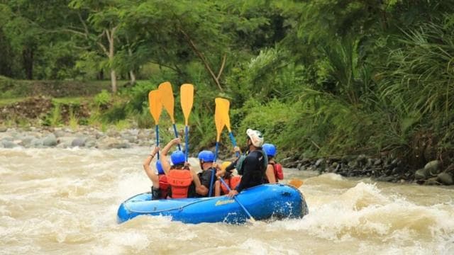 Manuel Antonio: Savegre Whitewater Rafting & Waterfall Tour