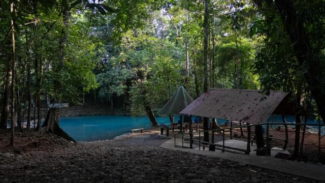 Rio Celeste: Natural Pool in the forest