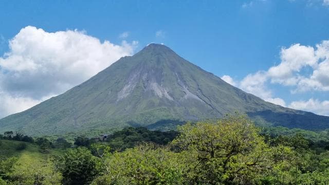 Arenal Volcano: El Silencio Trail Guided Hike