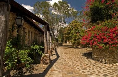 Altos de Chavón and Shopping in La Romana Day Tour