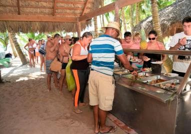 Saona Island: Tour with Lunch and Drinks